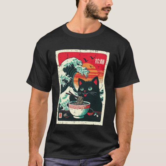 黒猫がラーメンを食べる 和風の麺 女性 Tシャツ (正面)