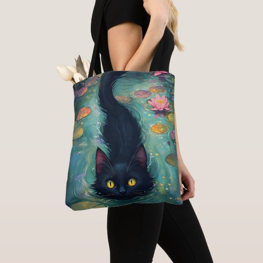 黒猫が泳いでいる面白い トートバッグ (クローズアップ)