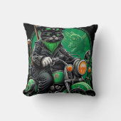 黒猫が自転車を運転する聖パトリックの日 クッション (正面)