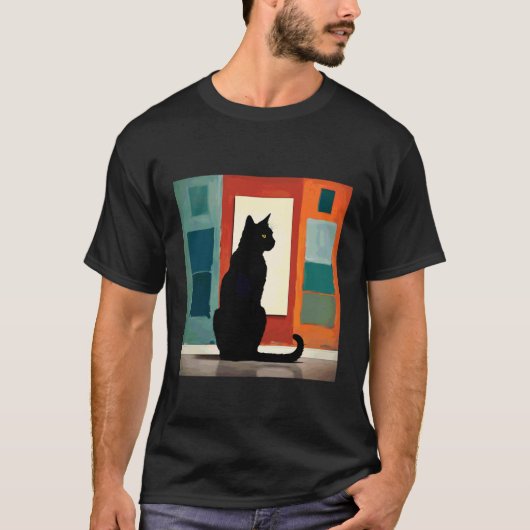 黒猫が芸術的な絵の前に座っている 1 -  Tシャツ (正面)