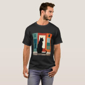 黒猫が芸術的な絵の前に座っている 1 -  Tシャツ (正面フル)