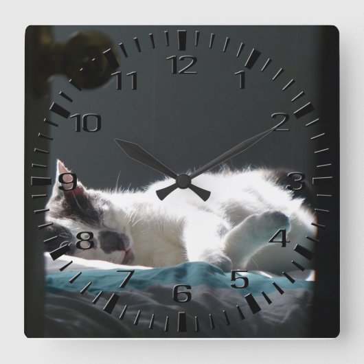 黒猫が邪魔をしない スクエア壁時計 (正面)