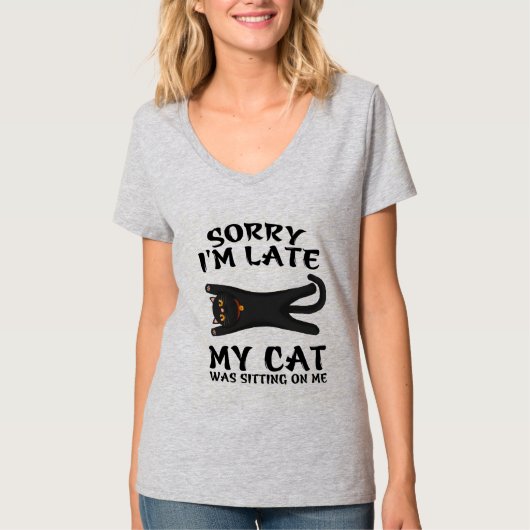 黒猫ごめんなさい私は猫を座らせてごめんなさい Tシャツ (正面)