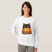 黒猫とかぼちゃ畑のシーン Tシャツ (正面フル)