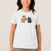 黒猫とクリスマスのオレンジ猫 トライブレンドＴシャツ (正面)