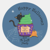 黒猫とハロウィンカップケーキの青ステッカー ラウンドシール (正面)