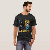 黒猫とブロンドの美女が一緒に踊っている。 Tシャツ (正面フル)