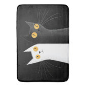 黒猫と白猫の黒背景 バスマット (正面縦)