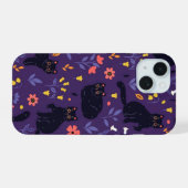 黒猫と野の花のデザイン iPhone 15ケース (裏面横)