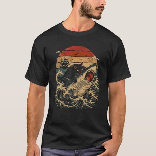 黒猫に乗られた凶暴なサメ Tシャツ (正面)