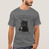 黒猫に背の高いグラスを注がせて Tシャツ (正面)