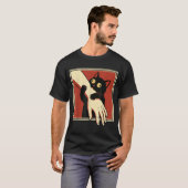 黒猫に腕を噛まれる Tシャツ (正面フル)