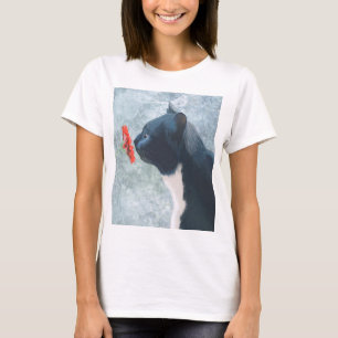 黒猫のくんくんかぐ花 Tシャツ