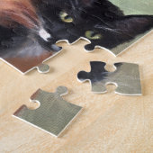 黒猫のパズルを持つ若い女の子 ジグソーパズル (側面)