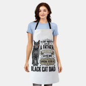 黒猫のパパ レトロ風の彫刻Tシャツデザイン_1 エプロン (着用した状態)
