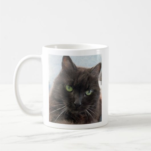 黒猫の写真の名前入り  コーヒーマグカップ (左)
