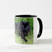 黒猫の柔らかく長い毛のネコ科の豪奢な誇りを持った マグカップ (正面右)