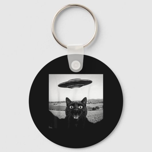 黒猫の自撮りUFOエイリアン おもしろギフト 男性用 キーホルダー (正面)