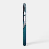 黒猫の青い目 ダークゴシックな肖像画 iPhone 16ケース (左側面)