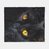 黒猫の顔で黄色い瞳が輝く フリースブランケット (正面(横))