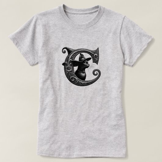 黒猫の魔女のイニシャルCカスタムイニシャル Tシャツ (デザイン正面)