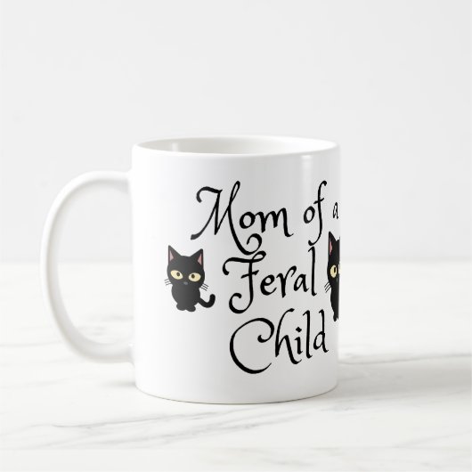 黒猫を飼った愛らしい子どもの母デザイン コーヒーマグカップ (左)