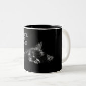 黒猫ルール - 眠い闇 ツートーンマグカップ (正面右)