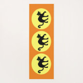 黒猫3匹が背中にアーキョーンオレンジ ヨガマット (裏面)