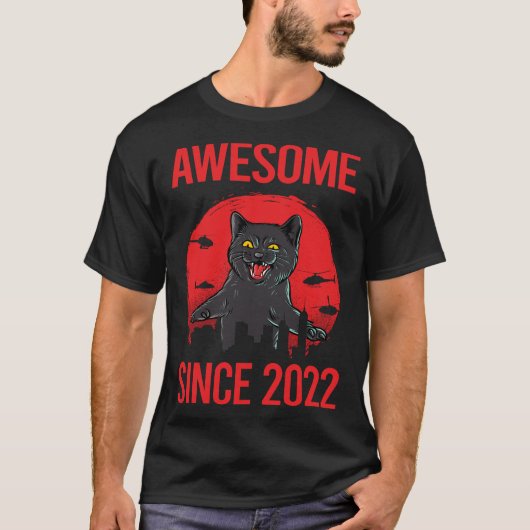 黒猫 – 2022年素晴らし以来 Tシャツ (正面)