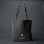 黒男らしと金ゴールドのブパーソナライズされたライダ トートバッグ<br><div class="desc">お客様のtouchにブリデシュ結婚メイドのトートバパーソナライズされたッグを追加。黒い背景の金ゴールドプロフェッショナルフォントスタイルに名前とタイトルの金ゴールド円要素にブラックモノグラムを特徴とするトートバッグ。また、メイド・オブ・オーナー（花嫁付き添い人）、花の女の子のためにも最適。注意：アートワーク内のホイル詳細はシミュレートされている。この製品の製造に実際の箔は使用されない。</div>