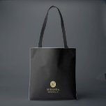 黒男らしと金ゴールドのブパーソナライズされたライダ トートバッグ<br><div class="desc">お客様のtouchにブリデシュ結婚メイドのトートバパーソナライズされたッグを追加。黒い背景の金ゴールドプロフェッショナルフォントスタイルに名前とタイトルの金ゴールド円要素にブラックモノグラムを特徴とするトートバッグ。また、メイド・オブ・オーナー（花嫁付き添い人）、花の女の子のためにも最適。注意：アートワーク内のホイル詳細はシミュレートされている。この製品の製造に実際の箔は使用されない。</div>