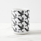 黒白のラベ飛んでいるン・リノ・カット コーヒーマグカップ (中央)