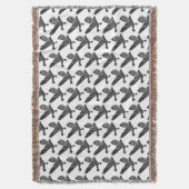 黒白のラベ飛んでいるン・リノ・カット スローブランケット (正面縦)