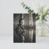 黒白の女の子で橋の二重露出 ポストカード (スタンド正面)