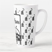 黒白の猫のママ カフェラテマグ (右)