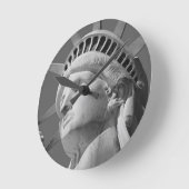 黒白の自由の女神 ラウンド壁時計 (傾斜)