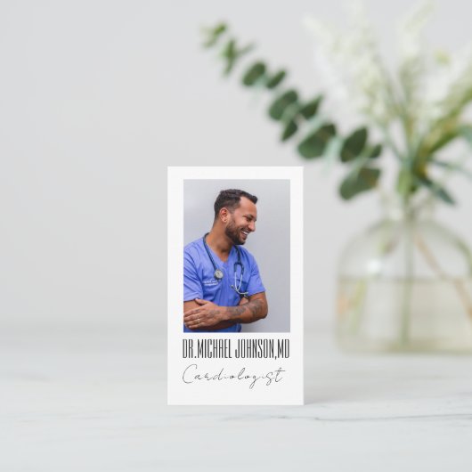 黒白エレガント心臓専門医ドクターフォト 名刺 (スタンド正面)