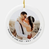 黒白ミセスミニマル初めてのクリスマス写真 セラミックオーナメント (裏面)