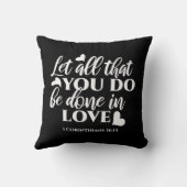 黒白1コリント16:14聖書の聖句アート クッション (裏面)