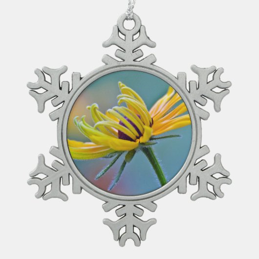 黒目のスーザン スノーフレークピューターオーナメント (正面)