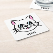 黒眼鏡・サングラスをかけている白猫 スクエアペーパーコースター (アングル)