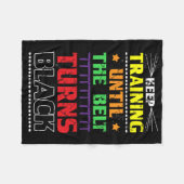 黒空手保馬がベルトに回るまで練習すること フリースブランケット (正面(横))