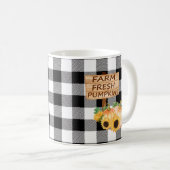 黒素朴と白の格子柄と秋カボチャ コーヒーマグカップ (正面右)