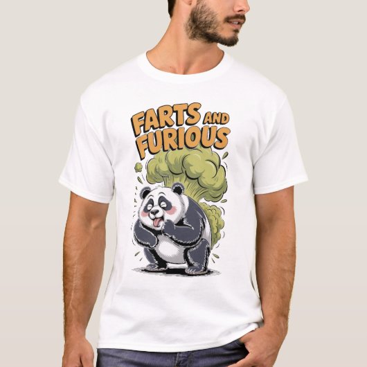 黒背景でおならをするパンダが楽しそう Tシャツ (正面)
