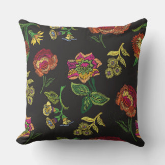 黒背景に刺繍の花 クッション