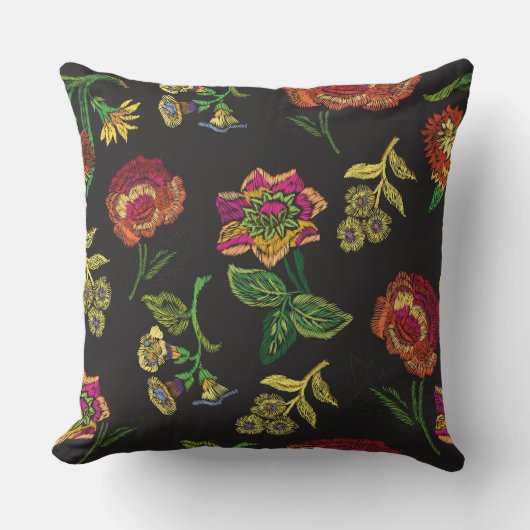 黒背景に刺繍の花 クッション (正面)
