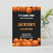 黒背景のオレンジ色のボール バスケットボール 招待状 (スタンド正面)