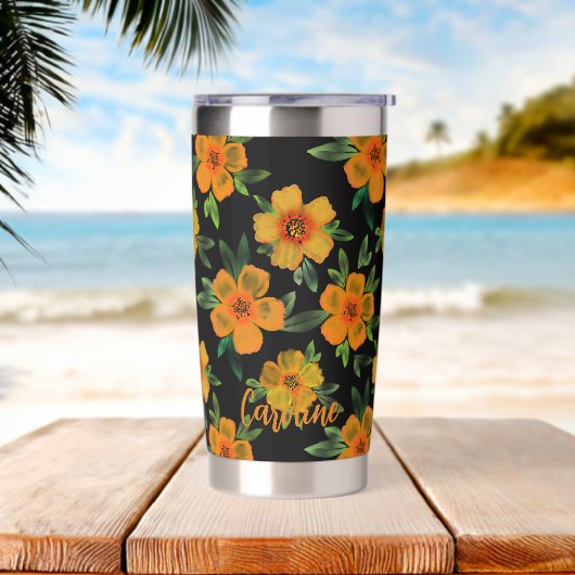 黒背景のゴールデンマリーゴールドの花 保温保冷タンブラー (ビーチ)