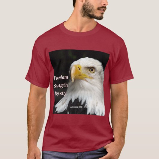 黒背景のハクトウワシの顔の横顔 Tシャツ (正面)