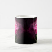 黒背景のピンクのバラの水彩画 コーヒーマグカップ (中央)